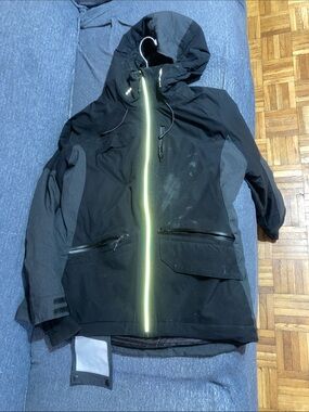 Men's Black Ski & Snowboard Jacket with High-Visibility Center Zip